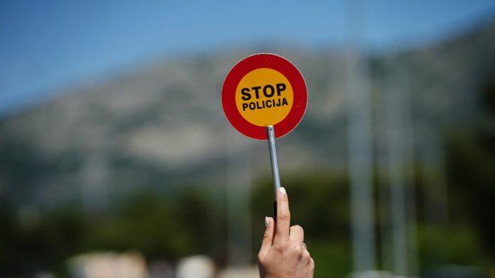 sok-u-pljevljima-vozio-sa-2,44-promila-,-bez-vozacke,-policija-ga-uhapsila-i-zaplenila-automobil!