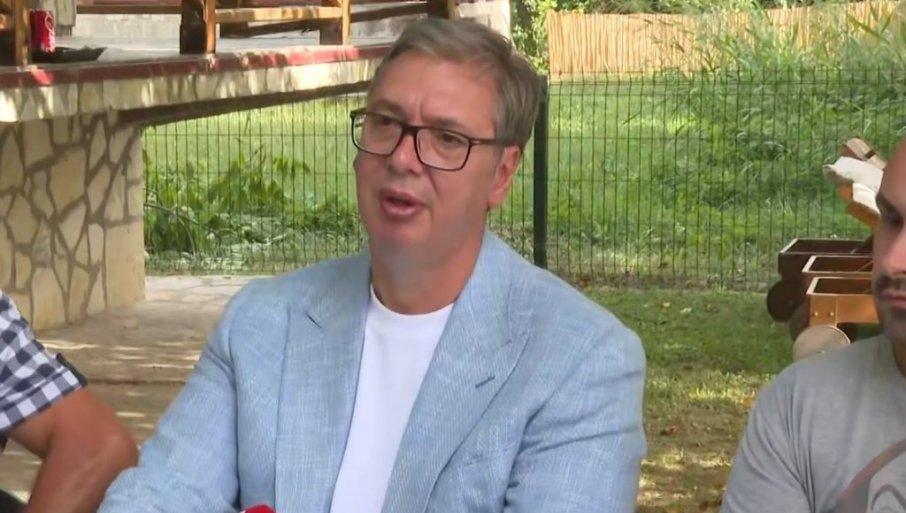 “mi-postujemo-svacije-zrtve”-vucic-o-dvostrukim-arsinima-zapada-i-pritiscima-prema-srbiji “mi-postujemo-svacije-zrtve”-vucic-o-dvostrukim-arsinima-zapada-i-pritiscima-prema-srbiji