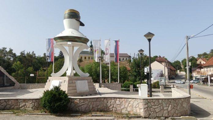 da-nije-denerala,-svega-bi-bilo,-svega,-sem-srba…-“novosti”-u-rodnom-selu-ratka-mladica,-bozanovicima-kod-kalinovika