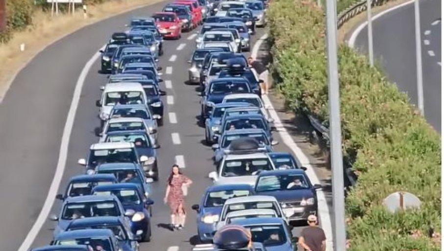 kolaps-na-granicama:-evzoni-pred-najtezim-vikendom-ovog-leta,-evo-i-zasto kolaps-na-granicama:-evzoni-pred-najtezim-vikendom-ovog-leta,-evo-i-zasto