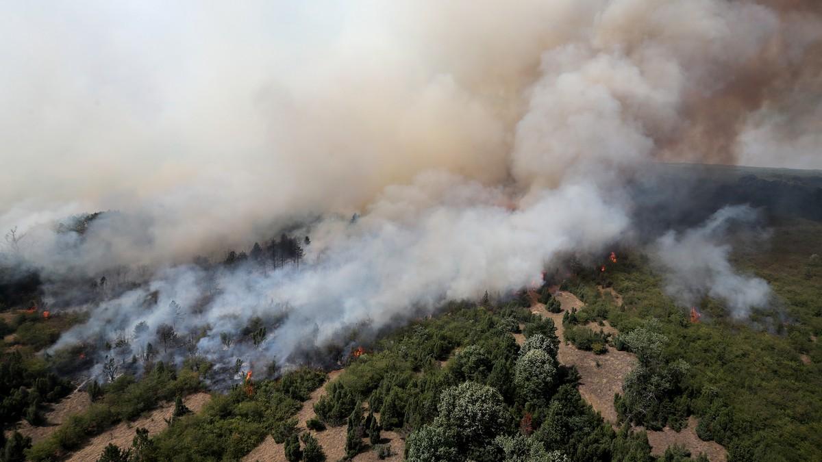 rhmz-izdao-dramaticno-upozorenje-zbog-pozara-helikopteri-u-pripravnosti!-vetar-preti-da-ponovo-probudi-vatreni-pakao-u-deliblatskoj-pescari rhmz-izdao-dramaticno-upozorenje-zbog-pozara-helikopteri-u-pripravnosti!-vetar-preti-da-ponovo-probudi-vatreni-pakao-u-deliblatskoj-pescari