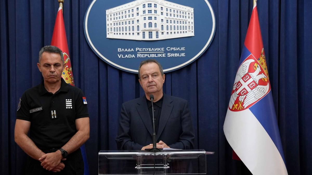 “grupa-od-oko-150-ljudi-pokusava-da-spreci-odrzavanje”-dacic-o-incidentima-u-uzicu-pred-skup-sns:-“povreden-snimatelj-rts,-zadobio-udarac-kamenom” “grupa-od-oko-150-ljudi-pokusava-da-spreci-odrzavanje”-dacic-o-incidentima-u-uzicu-pred-skup-sns:-“povreden-snimatelj-rts,-zadobio-udarac-kamenom”