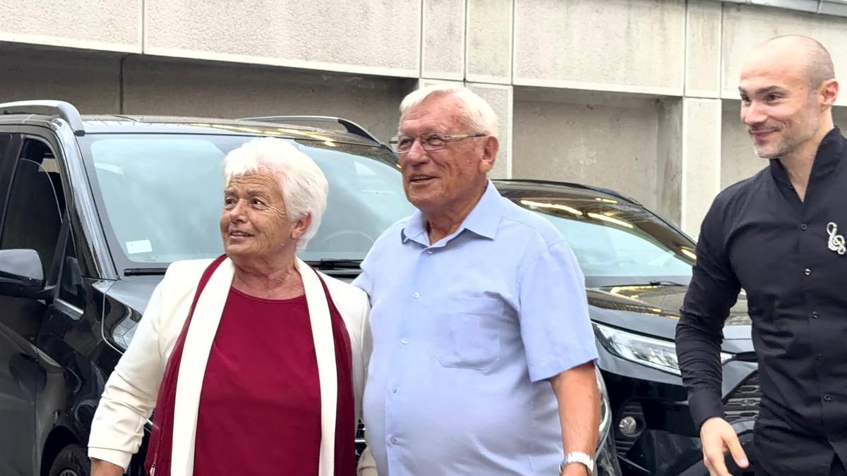 (video)-milance-radosavljevic-u-oldtajmeru-stigao-na-tas-folker-se-ne-odvaja-od-supruge,-ne-moze-da-sakrije-emocije:-ona-izustila-samo-ovo (video)-milance-radosavljevic-u-oldtajmeru-stigao-na-tas-folker-se-ne-odvaja-od-supruge,-ne-moze-da-sakrije-emocije:-ona-izustila-samo-ovo