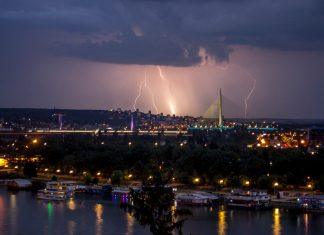 Paklena vrućina u Srbiji ne popušta: Temperature do 37, suša sve jača, RHMZ izdao trostruko upozorenje paklena-vrucina-u-srbiji-ne-popusta:-temperature-do-37,-susa-sve-jaca,-rhmz-izdao-trostruko-upozorenje