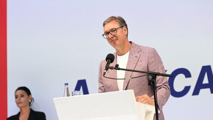 (foto,-video)-“za-7-dana-obavesticemo-vas-o-novom-povecanju-penzija”-vucic-u-uzicu:-“za-15-dana-ide-jednokratna-pomoc”