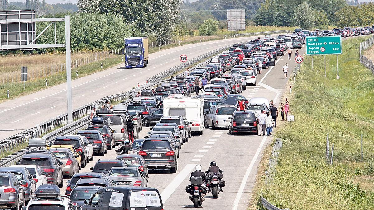 svi-znaju-pravilo-za-pasos,-ali-evo-koliko-pre-isteka-moraju-da-vam-vaze-vozacka-i-saobracajna-za-put-u-inostranstvo svi-znaju-pravilo-za-pasos,-ali-evo-koliko-pre-isteka-moraju-da-vam-vaze-vozacka-i-saobracajna-za-put-u-inostranstvo