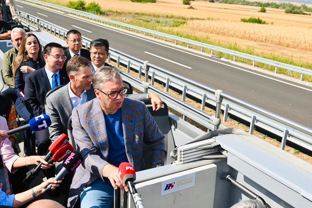 takvu-uzasnu-politiku-niko-nikada-nije-vodio!-vucic-o-blokaderskom-nasilju-u-uzicu:-po-istrazivanjima-znacajno-zaostaju,-videcemo-sve-vecu-nervozu! takvu-uzasnu-politiku-niko-nikada-nije-vodio!-vucic-o-blokaderskom-nasilju-u-uzicu:-po-istrazivanjima-znacajno-zaostaju,-videcemo-sve-vecu-nervozu!
