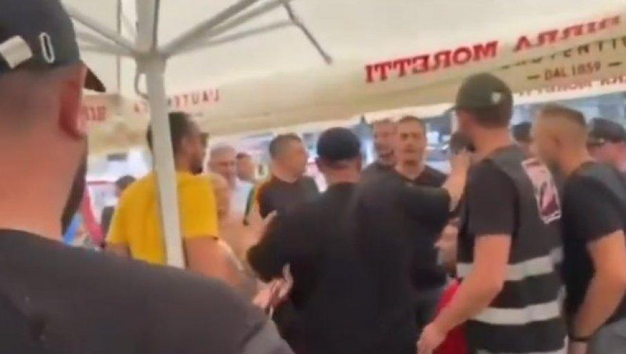 nasrcu-cekicem-u-stilu-ucitelja-iz-zagreba,-pa-onda-optuze-zrtvu:-pogledajte-usporen-snimak-razoruzavanja-blokadera-(video) nasrcu-cekicem-u-stilu-ucitelja-iz-zagreba,-pa-onda-optuze-zrtvu:-pogledajte-usporen-snimak-razoruzavanja-blokadera-(video)