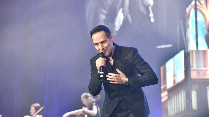 peda-jovanovic-prekinuo-koncert-u-novom-beceju-slomio-se-na-bini,-nije-mogao-da-nastavi-pesmu:-evo-sta-je-razlog