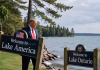 “JEZERO ONTARIO SADA I ZAUVEK” Kanada postavila natpis: Tramp u AI snimku ruši tablu i igra “jezero-ontario-sada-i-zauvek”-kanada-postavila-natpis:-tramp-u-ai-snimku-rusi-tablu-i-igra