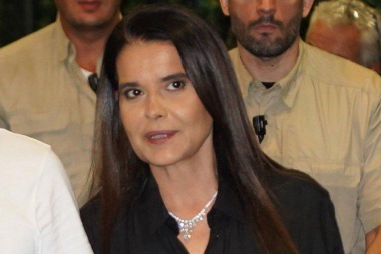 tri-decenije-se-ovo-krilo!-isplivala-nikad-videna-fotografija-milice-mitrovic-s-pocetka-karijere:-grli-poznatog-mocnika,-a-ovaj-detalj-svi-komentarisu!-(foto) tri-decenije-se-ovo-krilo!-isplivala-nikad-videna-fotografija-milice-mitrovic-s-pocetka-karijere:-grli-poznatog-mocnika,-a-ovaj-detalj-svi-komentarisu!-(foto)
