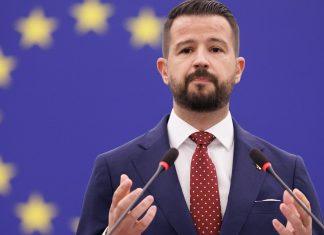 “BOG NEKA IM PODARI SNAGU!” Oglasio se Jakov Milatović nakon trostrukog ubistva u Danilovgradu: “Nijedna reč ne može da ublaži gubitak” “bog-neka-im-podari-snagu!”-oglasio-se-jakov-milatovic-nakon-trostrukog-ubistva-u-danilovgradu:-“nijedna-rec-ne-moze-da-ublazi-gubitak”