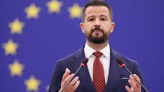 “bog-neka-im-podari-snagu!”-oglasio-se-jakov-milatovic-nakon-trostrukog-ubistva-u-danilovgradu:-“nijedna-rec-ne-moze-da-ublazi-gubitak”