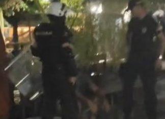 POLICIJU I AKTIVISTE SNS NAPAO ČEKIĆEM: Uhapšen blokader manijak u Užicu (VIDEO) policiju-i-aktiviste-sns-napao-cekicem:-uhapsen-blokader-manijak-u-uzicu-(video)