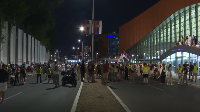 u-beogradu-i-novom-sadu-setnje-studenata-u-blokadi-i-tzv.-zborova-povodom-22-meseca-od-pada-nadstresnice-(video)