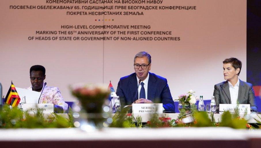 vucic-sa-svetskim-drzavnicima:-govorili-smo-o-projektima-i-snaznijim-ekonomskim-vezama,-srbija-zna-sta-zeli-(video) vucic-sa-svetskim-drzavnicima:-govorili-smo-o-projektima-i-snaznijim-ekonomskim-vezama,-srbija-zna-sta-zeli-(video)