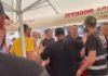 NASRĆU ČEKIĆEM U STILU UČITELjA IZ ZAGREBA, PA ONDA OPTUŽE ŽRTVU: Pogledajte usporen snimak razoružavanja blokadera (VIDEO) nasrcu-cekicem-u-stilu-ucitelja-iz-zagreba,-pa-onda-optuze-zrtvu:-pogledajte-usporen-snimak-razoruzavanja-blokadera-(video)