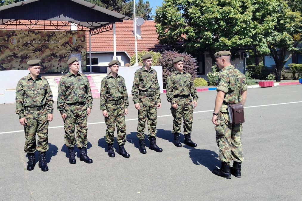stigla-generacija-“septembar-2026”-mladi-vojnici-usli-u-kasarne-u-somboru,-valjevu-i-leskovcu:-zaduzili-naoruzanje,-ceka-ih-6-meseci-zestoke-obuke! stigla-generacija-“septembar-2026”-mladi-vojnici-usli-u-kasarne-u-somboru,-valjevu-i-leskovcu:-zaduzili-naoruzanje,-ceka-ih-6-meseci-zestoke-obuke!