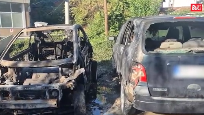 (video)-automobili-unisteni,-staklo-na-sve-strane!-strasni-prizori-iz-kraljeva:-vatrogasci-celu-noc-gasili-podmetnute-pozare-na-kontejnerima