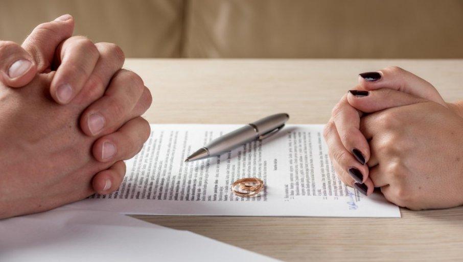 pre-razvoda-dobro-proverite-penziju:-jedan-sporazum-moze-vas-kostati-znacajnog-iznosa-u-starosti pre-razvoda-dobro-proverite-penziju:-jedan-sporazum-moze-vas-kostati-znacajnog-iznosa-u-starosti