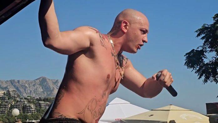 (video)-mladenci-igraju-uz-“bauljam-i-carlijam”-snimak-prvog-plesa-uz-desingericinu-pesmu-zapalio-mreze,-gosti-u-neverici