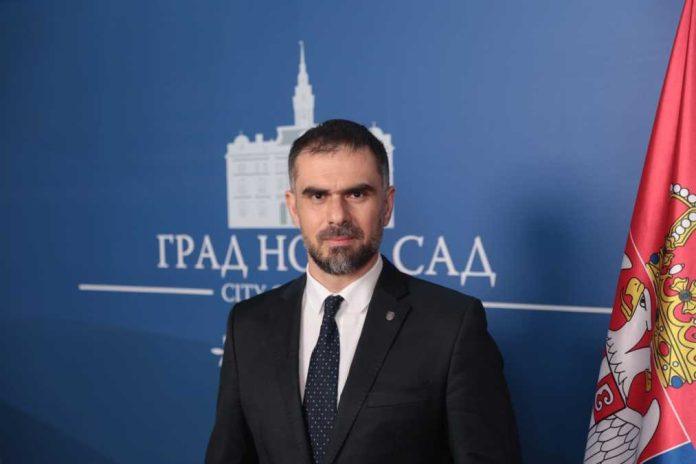 “ovo-nije-ni-povlacenje,-niti-strah-od-blokadera!”-gradonacelnik-zarko-micin-o-odlaganju-skupa-u-novom-sadu:-predsednik-vucic-stavio-bezbednost-iznad-svega!