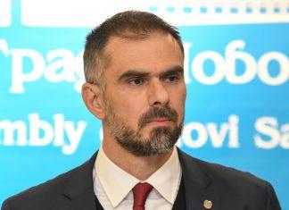 (VIDEO) “ZA TAKVU ODLUKU POTREBNA JE SVEST O ODGOVORNOSTI PREMA DRUGIMA” Mićin o odluci da se odloži SNS skup u Novom Sadu: “Nije ni poraz, ni slabost” (video)-“za-takvu-odluku-potrebna-je-svest-o-odgovornosti-prema-drugima”-micin-o-odluci-da-se-odlozi-sns-skup-u-novom-sadu:-“nije-ni-poraz,-ni-slabost”