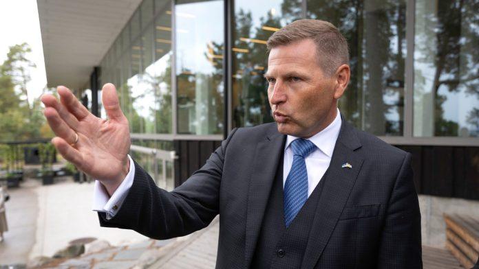 estonski-ministar-podneo-ostavku:-kijevu-poslali-lose-granate,-pa-izbio-kurcslus-oko-para-iz-fondova-eu!