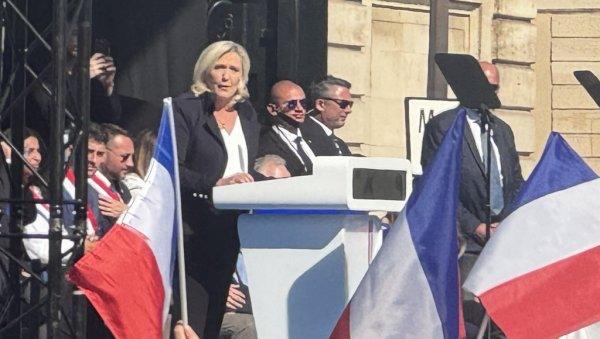 muslimanska-marama-se-uplela-u-izbore:-marin-le-pen-najavljuje-referendum muslimanska-marama-se-uplela-u-izbore:-marin-le-pen-najavljuje-referendum