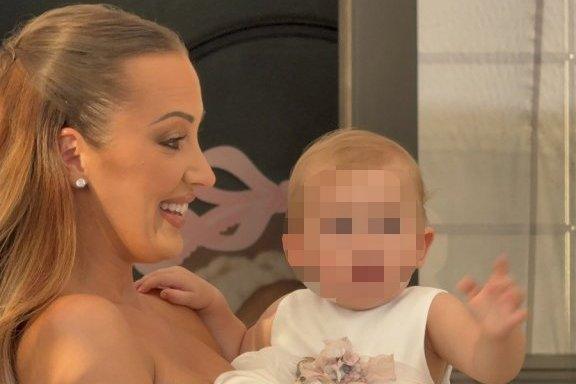 prija-i-filip-blistaju-na-krstenju-cerkice!-pevacica-se-utegla-u-haljinu-vrednu-hiljade-evra,-mala-arija-osvojila-srca-novinara!-(video,-galerija) prija-i-filip-blistaju-na-krstenju-cerkice!-pevacica-se-utegla-u-haljinu-vrednu-hiljade-evra,-mala-arija-osvojila-srca-novinara!-(video,-galerija)