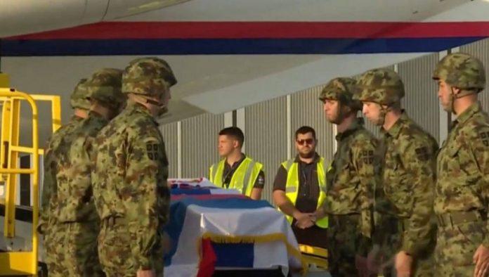 “lesina-se-prevozi-drzavnim-avionom”-izdajnici-u-blokadi-zakukali-jer-je-narod-docekao-generala,-pa-za-sve-naravno-okrivili-vucica