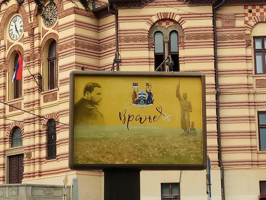 u-potrazi-za-tasanom:-nova-predstava-o-poslednjim-danima-bore-stankovica-otvara-46.-borine-pozorisne-dane-u-vranju u-potrazi-za-tasanom:-nova-predstava-o-poslednjim-danima-bore-stankovica-otvara-46.-borine-pozorisne-dane-u-vranju