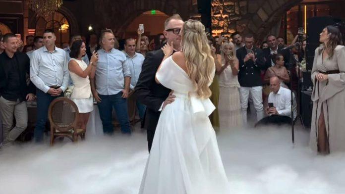 ozenio-se-poznati-muzicar-na-svadbi-mu-pevala-aleksandra-radovic:-mlada-blistala-u-bajkovitoj-vencanici,-prvi-ples-oborio-sve-s-nogu-(foto)
