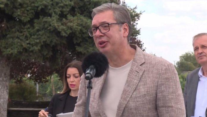 “moramo-da-pomognemo-onima-koji-imaju-najmanje”-vucic-u-coki-o-obnovi-infrastrukture-i-podrsci-penzionerima