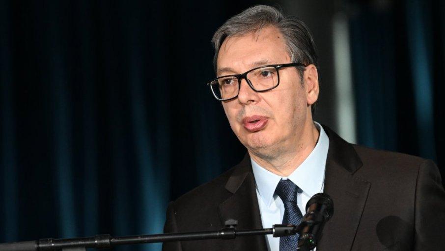predsednik-pokrenuo-podkast:-u-podne-izlazi-prva-epizoda,-vucic-ugostio-veliko-sportsko-ime-(video) predsednik-pokrenuo-podkast:-u-podne-izlazi-prva-epizoda,-vucic-ugostio-veliko-sportsko-ime-(video)