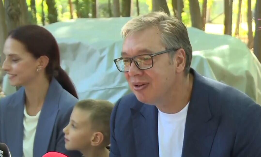 “ubija-me-ona-zero-kola!”-vucic-nasmejao-sve-na-palicu,-a-onda-se-nasalio-i-na-racun-bakica-i-koncertne-dvorane:-samo-da-uzmu-pare-iz-beograda! “ubija-me-ona-zero-kola!”-vucic-nasmejao-sve-na-palicu,-a-onda-se-nasalio-i-na-racun-bakica-i-koncertne-dvorane:-samo-da-uzmu-pare-iz-beograda!