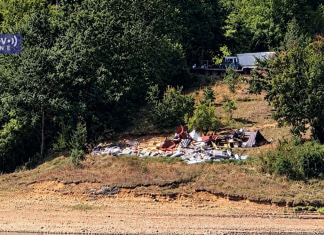 POČELO RUŠENJE NA JEZERU GAZIVODE Šest objekata na udaru, srušena sala Svete Trojice pocelo-rusenje-na-jezeru-gazivode-sest-objekata-na-udaru,-srusena-sala-svete-trojice