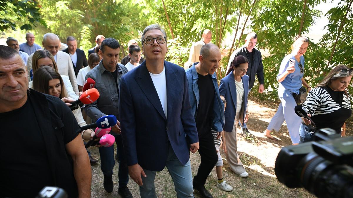 “njihov-izbor-je-sta-ce-i-kako-da-organizuju”-vucic-o-sahrani-ratka-mladica:-“da-li-sam-uradio-sve-da-se-drzava-postavi-ozbiljno-i-odgovorno-–-jesam”-(video) “njihov-izbor-je-sta-ce-i-kako-da-organizuju”-vucic-o-sahrani-ratka-mladica:-“da-li-sam-uradio-sve-da-se-drzava-postavi-ozbiljno-i-odgovorno-–-jesam”-(video)