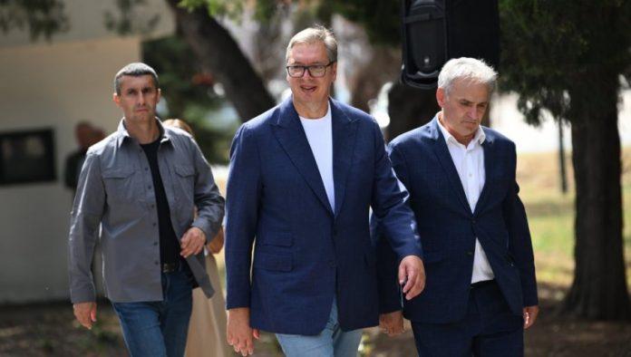 predsednik-sa-narodom:-vucic-obisao-severnobacki-okrug,-najavio-nove-projekte-i-pomoc-mestanima-(video)