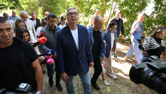 “oni-nisu-ti-koji-su-sila-i-molim-ih-da-to-razumeju”-vucic-o-sutrasnjoj-poseti-nisu:-mislio-sam-da-su-se-malo-opametili,-ali-izgleda-da-nisu
