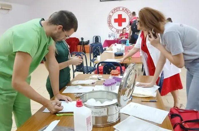 kragujevac-ponovo-pokazao-veliko-srce!-za-sest-meseci-prikupljeno-blizu-5.000-jedinica-krvi,-gradani-masovno-ucestvuju-u-akcijama