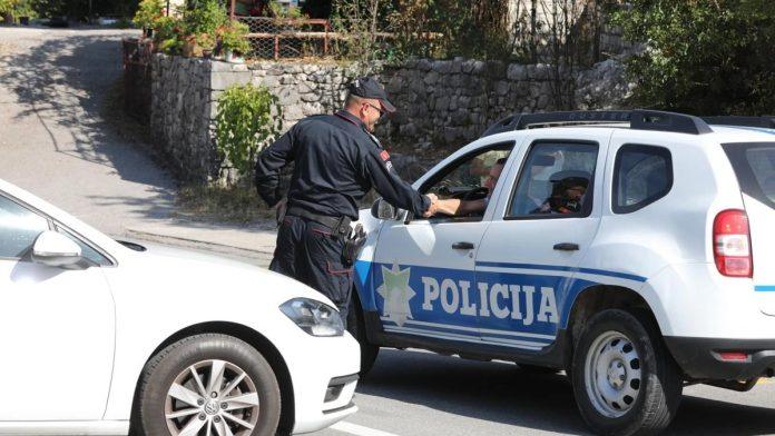 crna-gora-proterala-sest-ukrajinaca-osumnjiceni-za-saradnju-sa-visokorizicnom-okg:-evo-sta-je-pronadeno-kod-njih-(foto)