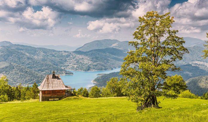 pao-rekord-u-srbiji!-turisti-masovno-hrle-na-nase-planine-i-u-banje,-dolasci-skocili-50-odsto-vise-od-prosle-godine!-evo-koje-su-destinacije-najpopularnije