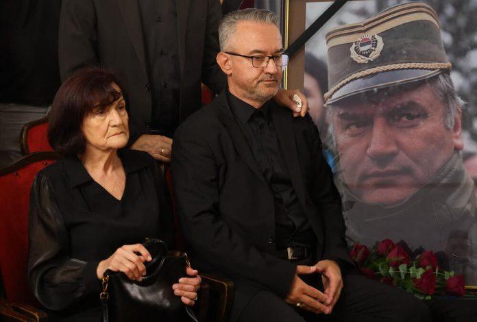 pred-sahranu-ratka-mladica-stigla-vazna-molba-njegove-porodice!-upucen-apel-svima:-ne-kupujte-cvece-i-vence,-mom-ocu-bilo-bi-draze-da-pomognemo-nekom-detetu