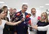 “Vreme da stavimo prst na čelo i da dobro razmislimo!” Vučić prokomentarisao cepanje svezaka sa logoom EKSPO i situaciju u Jovinoj gimnaziji “vreme-da-stavimo-prst-na-celo-i-da-dobro-razmislimo!”-vucic-prokomentarisao-cepanje-svezaka-sa-logoom-ekspo-i-situaciju-u-jovinoj-gimnaziji