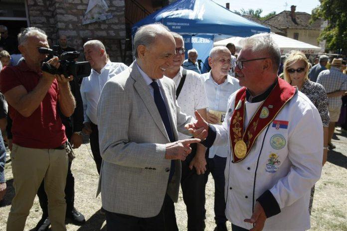 vise-od-50-izlagaca-i-nekoliko-hiljada-posetilaca!-krkobabic:-miholjski-susreti-iznedrili-krivovirsku-sirijadu