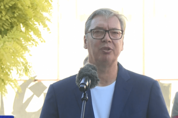 vucic-cestitao-odbojkasicama:-“hvala-vam-sto-nas-cinite-ponosnim”-(foto)