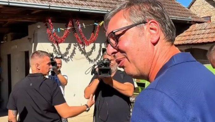 vucic-u-poseti-porodici-u-karavukovu:-“najvece-bogatstvo-su-njihove-cetiri-cerke”-(video)