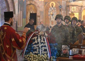 (FOTO, VIDEO) Danas sahrana Ratka Mladića: Kovčeg izložen u crkvi Svetog apostola Luke na Košutnjaku, građani se okupljaju (foto,-video)-danas-sahrana-ratka-mladica:-kovceg-izlozen-u-crkvi-svetog-apostola-luke-na-kosutnjaku,-gradani-se-okupljaju