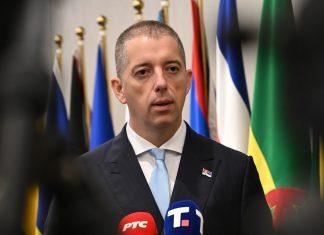 OŠTRA REAKCIJA MARKA ĐURIĆA NA IZJAVU ELMEDINA KONAKOVIĆA “Srbija neće prihvatiti ni selektivnu pravdu ni lekcije o moralu od onih koji sopstvenu prošlost uporno odbijaju da pogledaju u oči” ostra-reakcija-marka-durica-na-izjavu-elmedina-konakovica-“srbija-nece-prihvatiti-ni-selektivnu-pravdu-ni-lekcije-o-moralu-od-onih-koji-sopstvenu-proslost-uporno-odbijaju-da-pogledaju-u-oci”